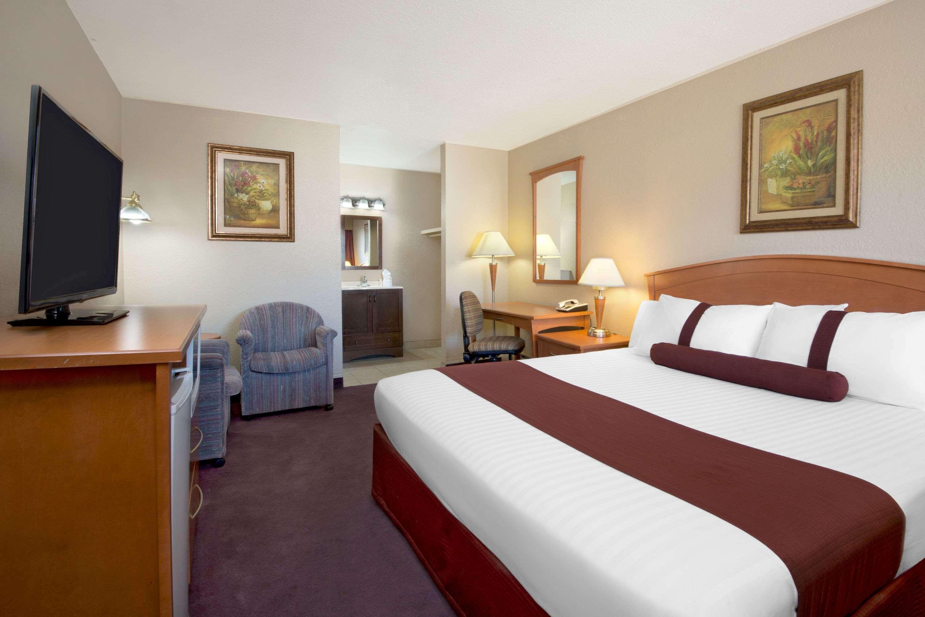 Howard Johnson By Wyndham Red Deer Εξωτερικό φωτογραφία
