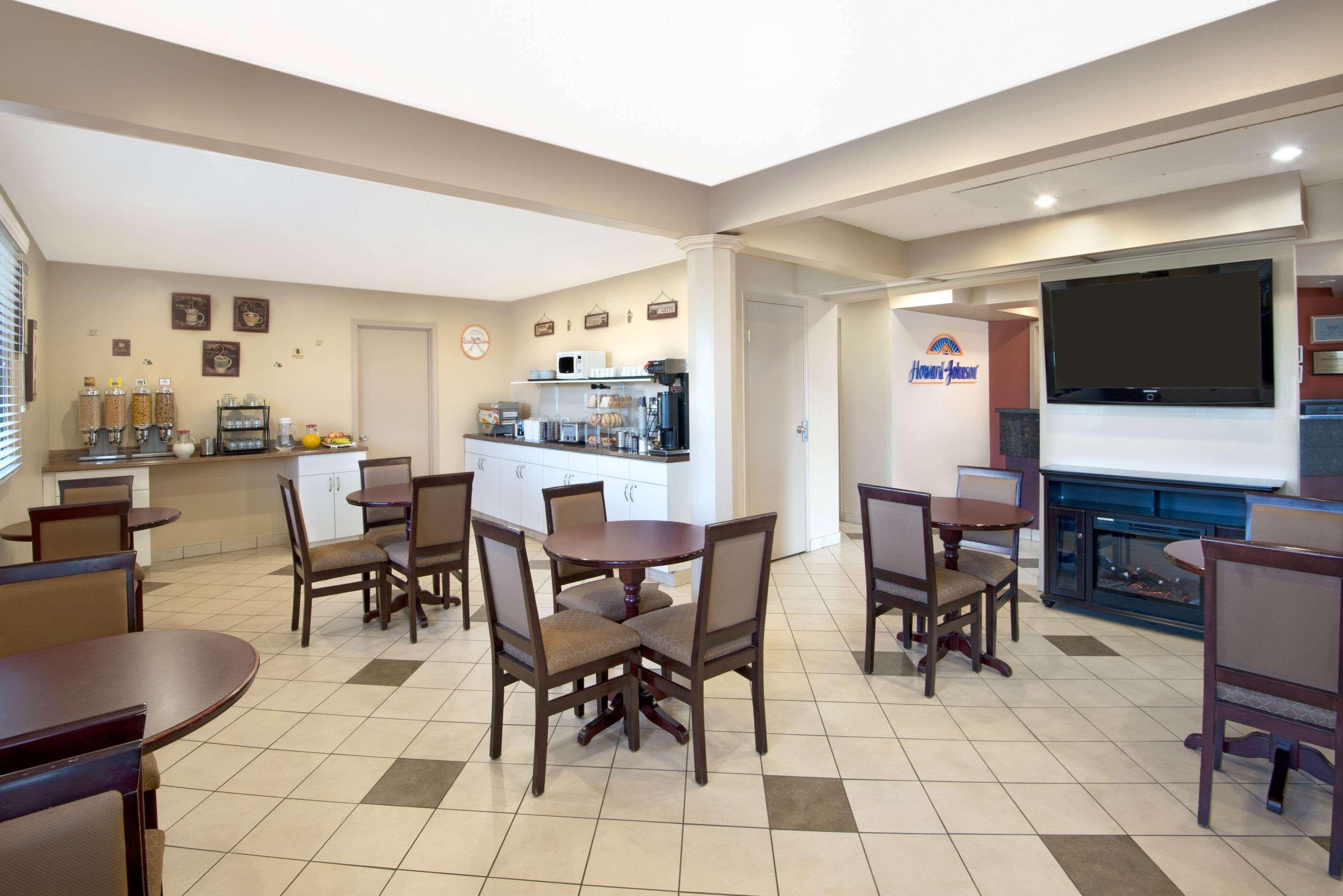 Howard Johnson By Wyndham Red Deer Εξωτερικό φωτογραφία