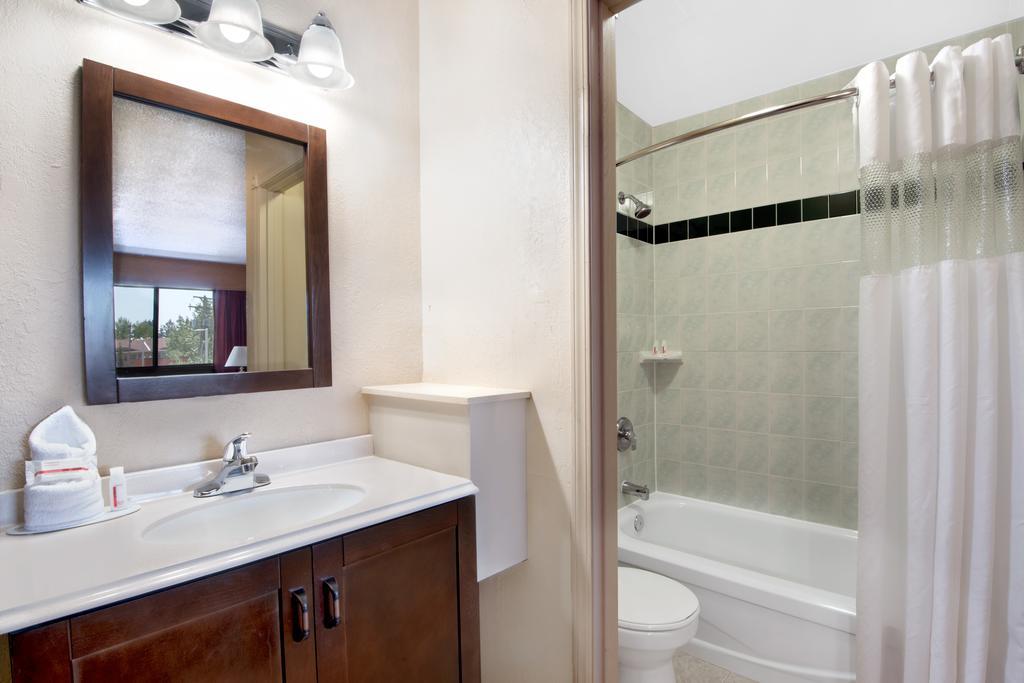 Howard Johnson By Wyndham Red Deer Εξωτερικό φωτογραφία