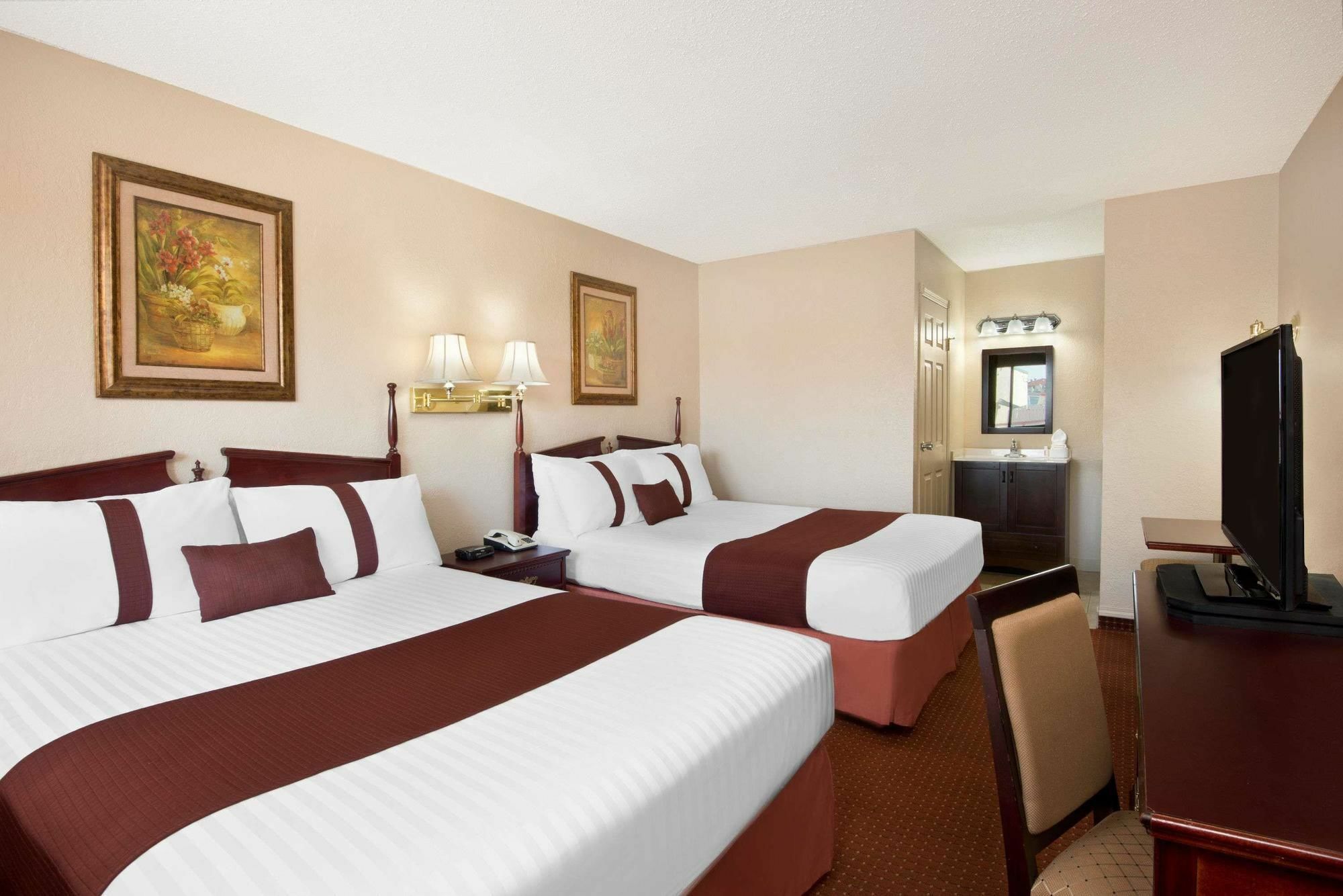 Howard Johnson By Wyndham Red Deer Εξωτερικό φωτογραφία